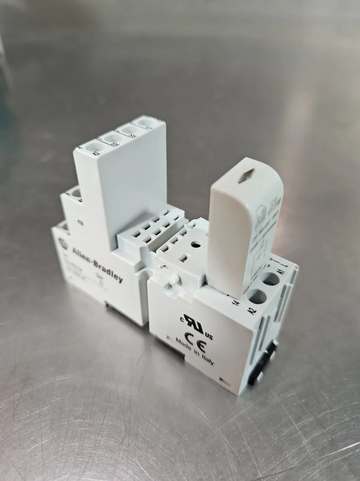 Allen-Bradley 700-HN104. Relay Module Base Loc 4E-6