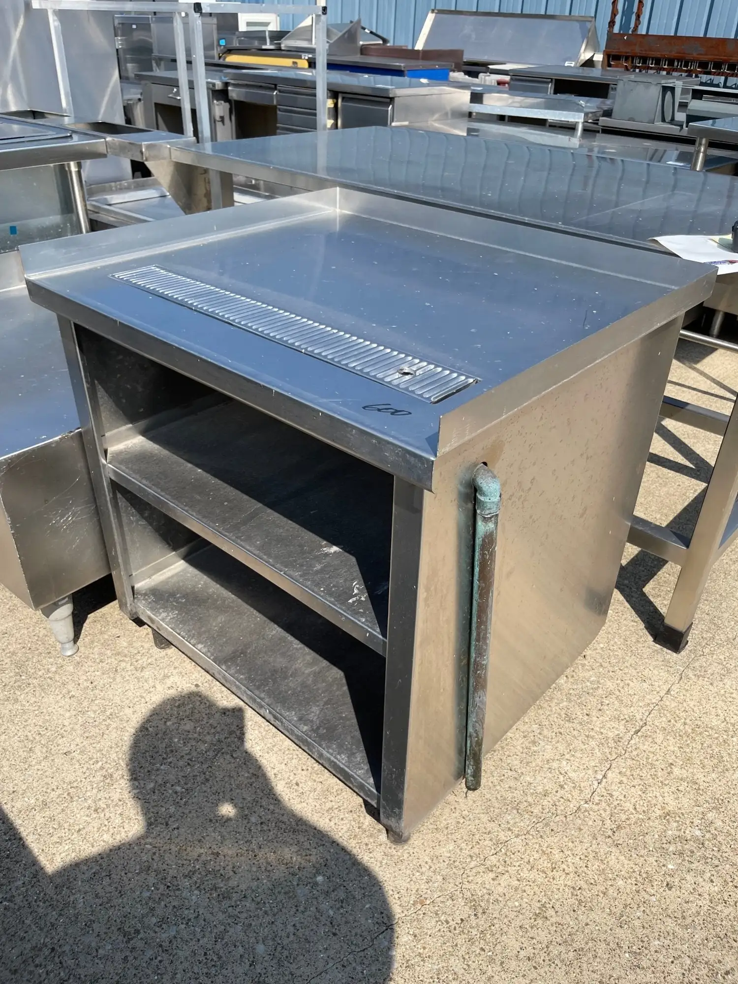 Used Falcon Restaurant Supply Used 34" Stainless Steel Drink Station with Drain and Shelves - SS198 Underbar Equipment Illinois US | Falcon Restaurant Supply #1376018