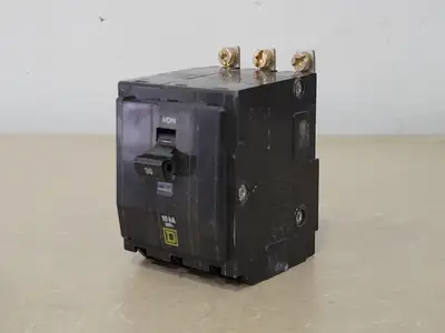 NEW SQUARE D QOB330