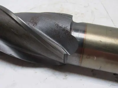 Quinco 2-1/2" 346.6mm 4 Flute Spiral End Mill 2" Combo Shank 8" Cut