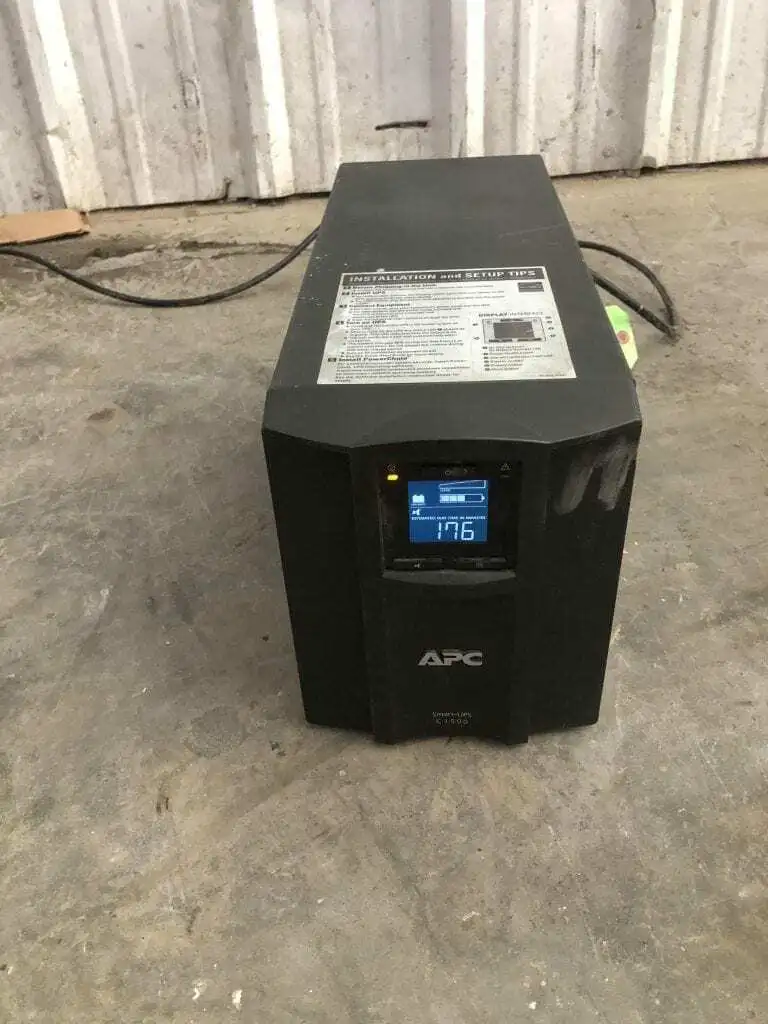 APC SMC1500 Uninterruptible Power Supply UPS 1440VA 900W 12A
