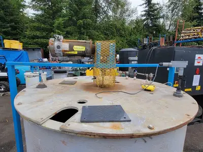 Fiber Glass Tank w/ Fittings