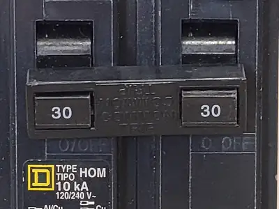 USED SQUARE D HOM230