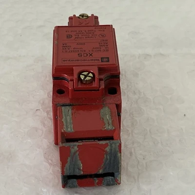 USED Telemecanique XCSA503