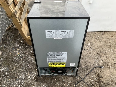 Used MAGIC CHEF HMR330SE Refrigerators Michigan US | Miedema Asset Management Group #1454935