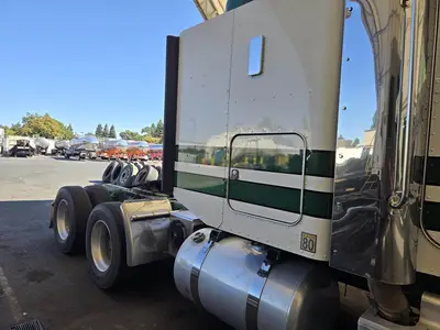 USED 2018 PETERBILT 389
