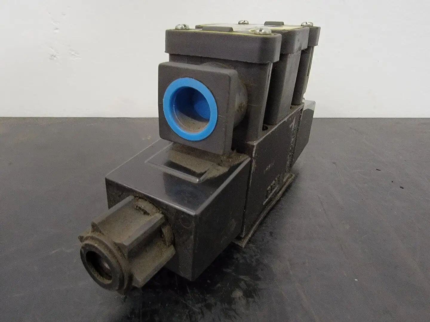 Used PARKER FILTRATION D1VW1CNYCF4 Valves/Fittings British Columbia CA | Lenmark #258391