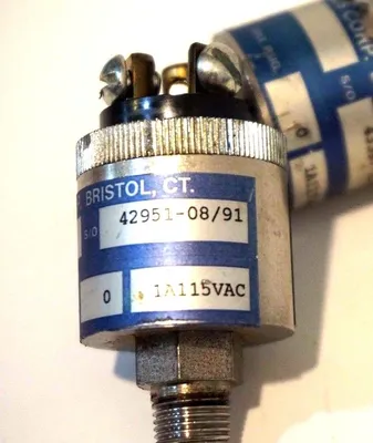 USED 2 WHITMAN CONTROLS P117V-3N-K12TS PRESSURE SWITCH P117V3NK12TS