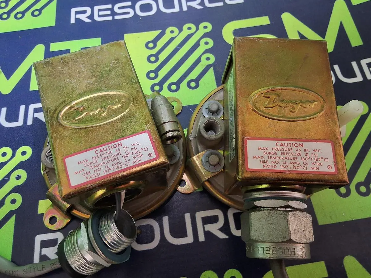DWYER 1910-0 PRESSURE SWITCH - LOT OF 2 -