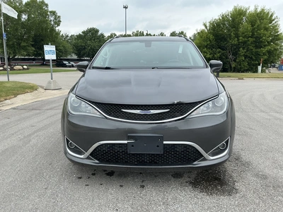 USED 2019 CHRYSLER PACIFICA