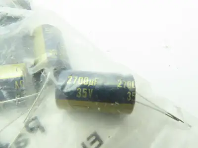 Panasonic FC Series Aluminum Electrolytic Capacitor 35V 2700uF 105C  LOT OF 100