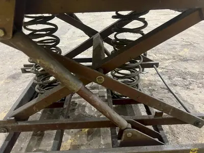 43" X 43" X 34" MECHANICAL SPRING LIFT TABLE: STOCK#20136