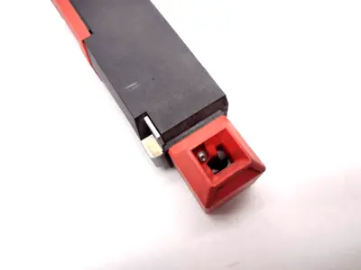 USED BANNER ENGINEERING SOLENOID LOCKING INTERLOCK BODY