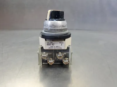 Allen Bradley 800T-H2 Ser 5 2-Pos Maintained Selector Switch. 4E-29