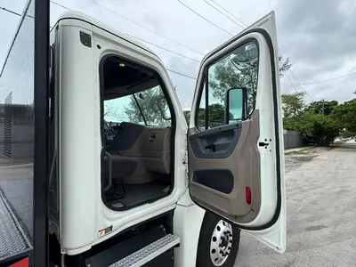 Used 2018 FREIGHTLINER CASCADIA Conventional trucks Florida US | Truck and Van Outlet #1509230