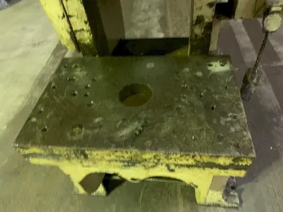 USED AMADA CLEARING 40069