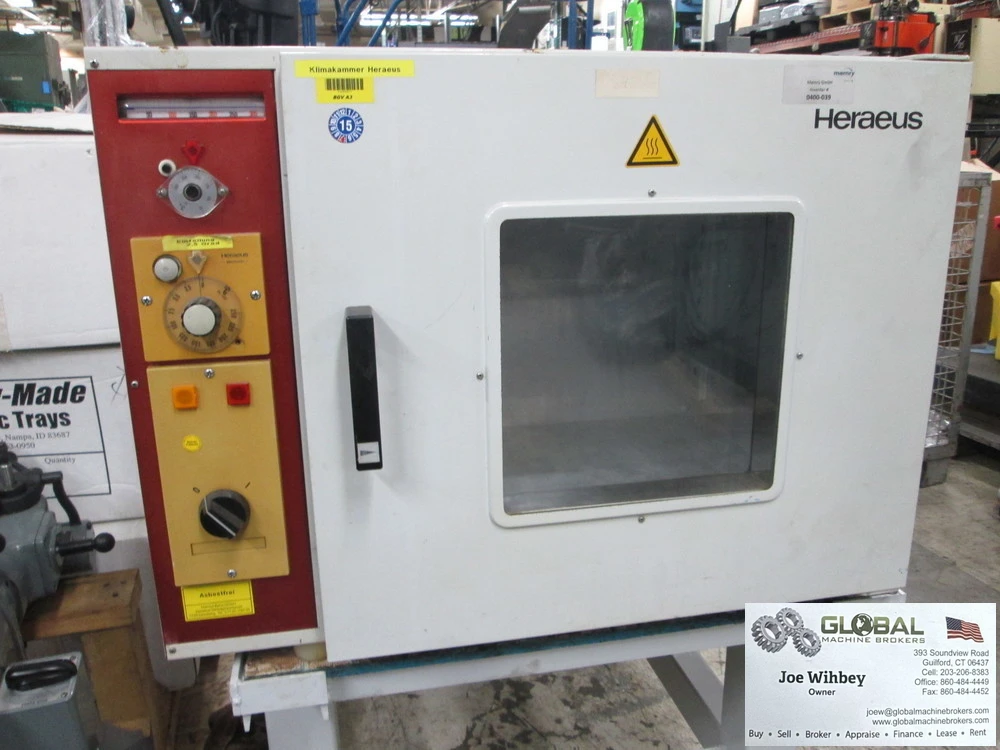 Heraeus Type BT 5042 482°F Nominal Temp 13"X 16"X 14"Chamber 220V 1Ph Lab Oven