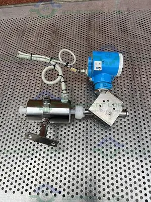 USED ENDRESS + HAUSER PMC631 PRESSURE TRANSMITTER W/ AMERSHAM CONDUCTIVITY SENSOR