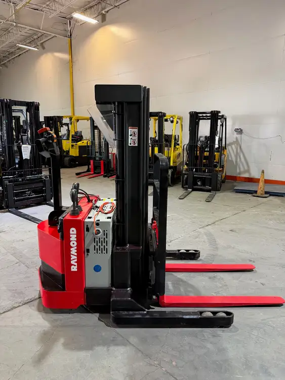 Used 2016 Raymond RSS40 Stackers New York US | United Lift #1445342