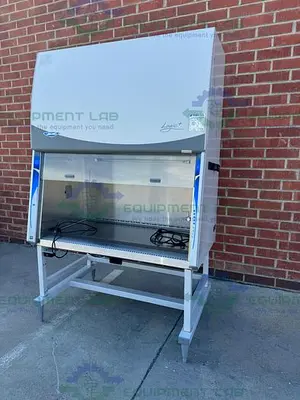 USED LABCONCO 302419101 LOGIC BIOSAFETY CABINET 4' CLASS II TYPE A2 W/ HYDRAULIC LEGS
