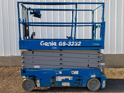 USED 2017 Genie GS-3232