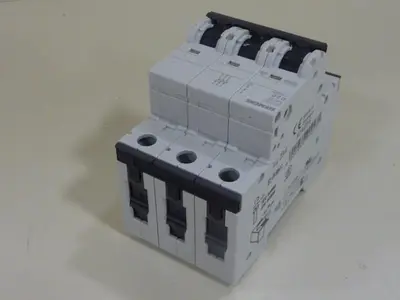USED SIEMENS 5SY4320-8
