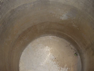 950 L S/S Vertical Enclosed Tank