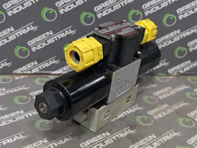 Toyooki HD3-2WD-BcA-025B-WYD2 Directional Control Valve Dual 24VDC Coils Used