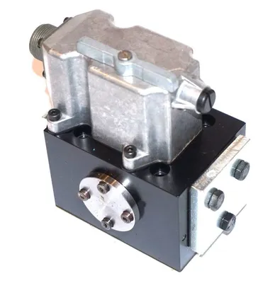 NEW MOOG 631F734F1 SERVO VALVE TYPE P10JXFM4VBRM 4500 PSI