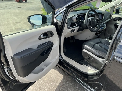 Used 2024 CHRYSLER PACIFICA HYBRID Vans Michigan US | Miedema Asset Management Group #1461350