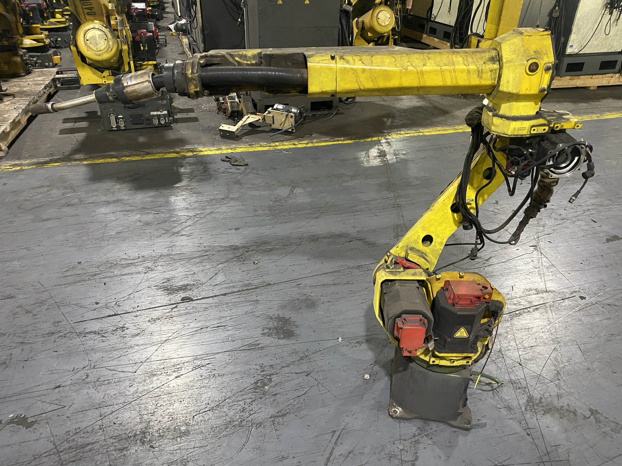 USED FANUC ArcMate 100iC/6L + R-30iB