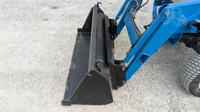 USED 1999 NEW HOLLAND TC33D