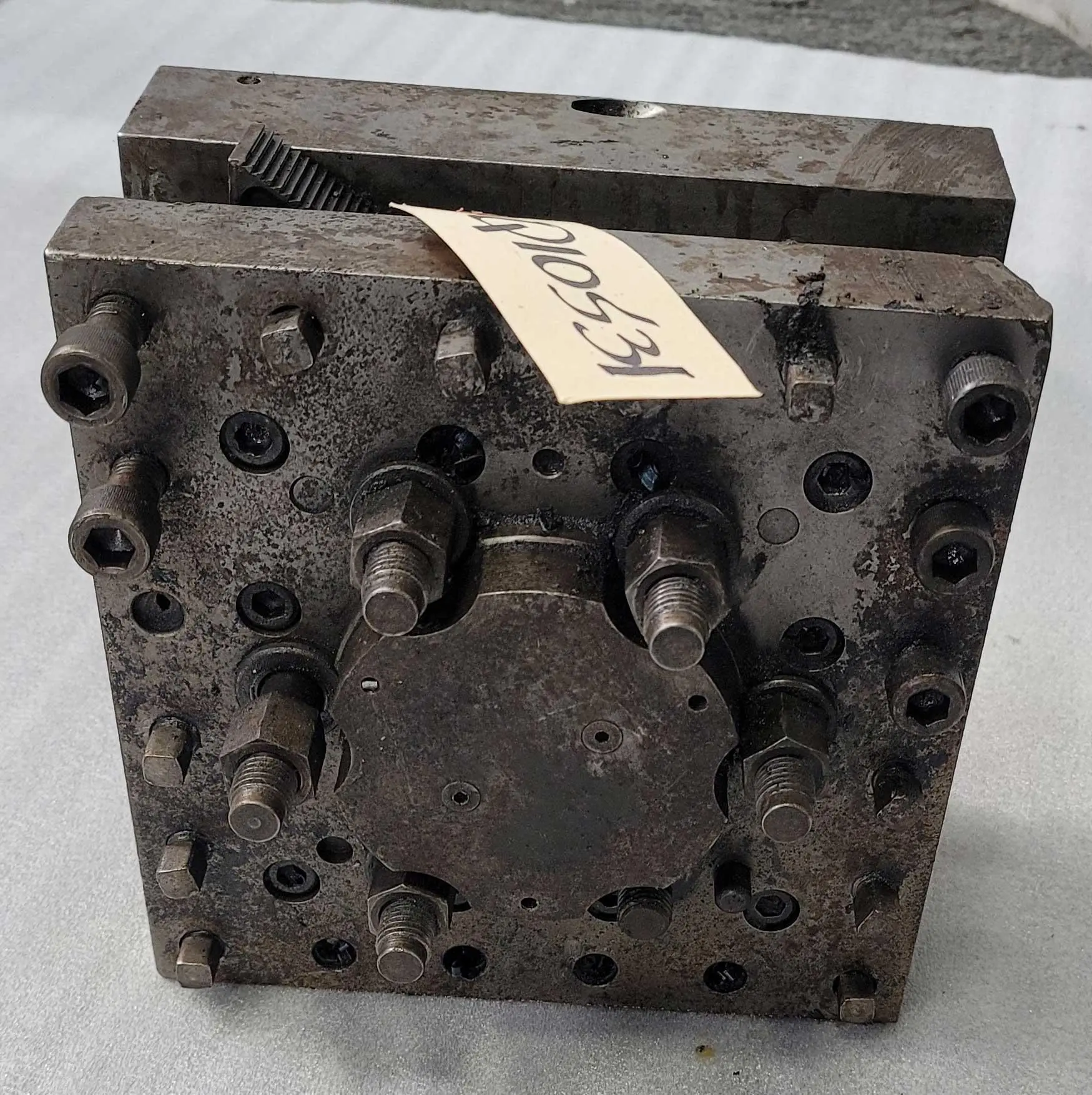 11" x 11" Tool Post