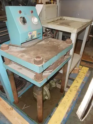 6744-185 Lee Casting 4-Post Rubber Mold Vulcanizer