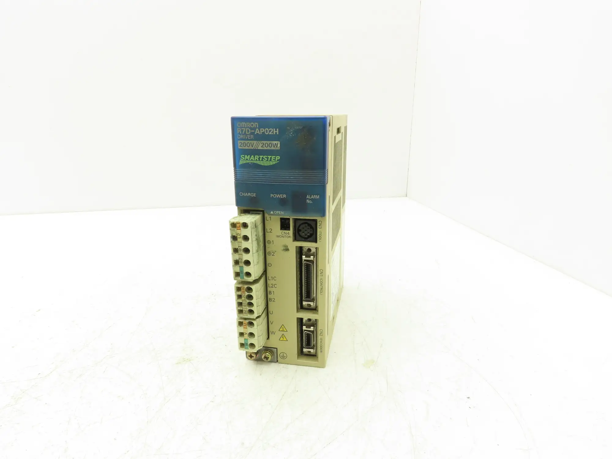 Omron R7D-AP02H Smartstep Driver 0.2kW 200-230v 3.4A 1ph In 0-230V 2A 3ph Out