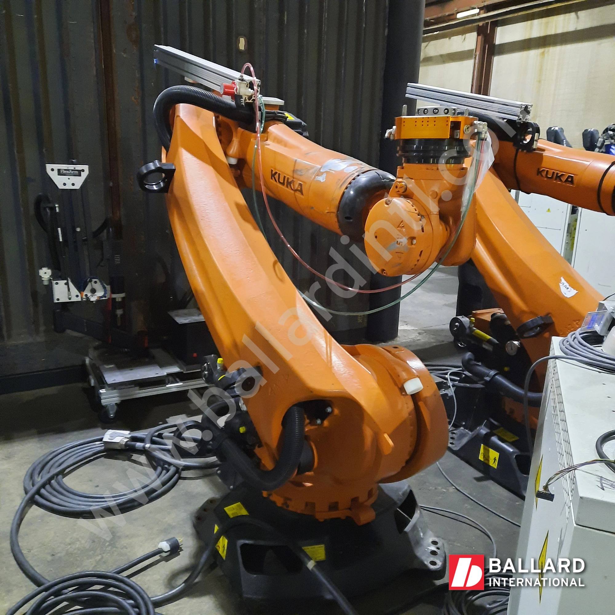 KUKA KR 180 R2900 Robot w/ KRC4 Controller