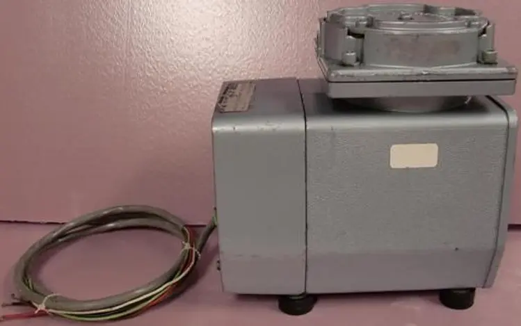 Used GAST DOA-108-00 Vacuum Pumps Texas US | Bamko Surplus Process Equipment #934146