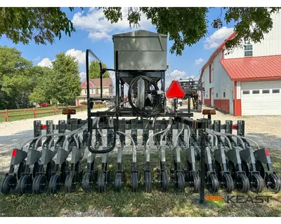 Used HINIKER _UNKNOWN_ Seeders Iowa US | Keast Enterprises #1360324