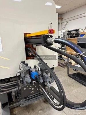 Used CINCINNATI MILACRON VT300-29 Injection Molding Machines Illinois US | Meadoworks #1492185