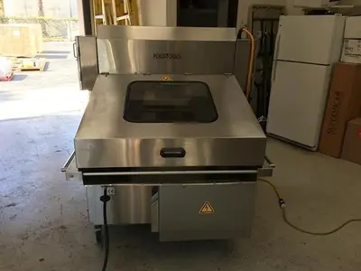 Food Tools Model ACC-10USRW Ultrasonic Cake Cutter