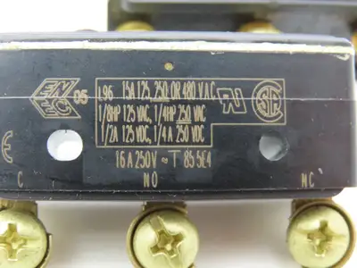 Honeywell BZ-2R5551-P4 Micro Switch Pin Plunger 15A 125/250/480VAC Lot of 2
