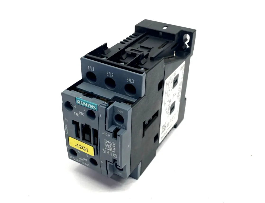 3RT2028-1BB40 | Siemens  Contactor 3PH 3P 18.5kW 38A 24VDC 400V - Used