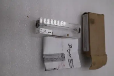 NEW IN BOX DWYER VFA-41-EC-SS LIQUID FLOWMETER 10BAR 0.08GPM 1/8 STOCK H969A