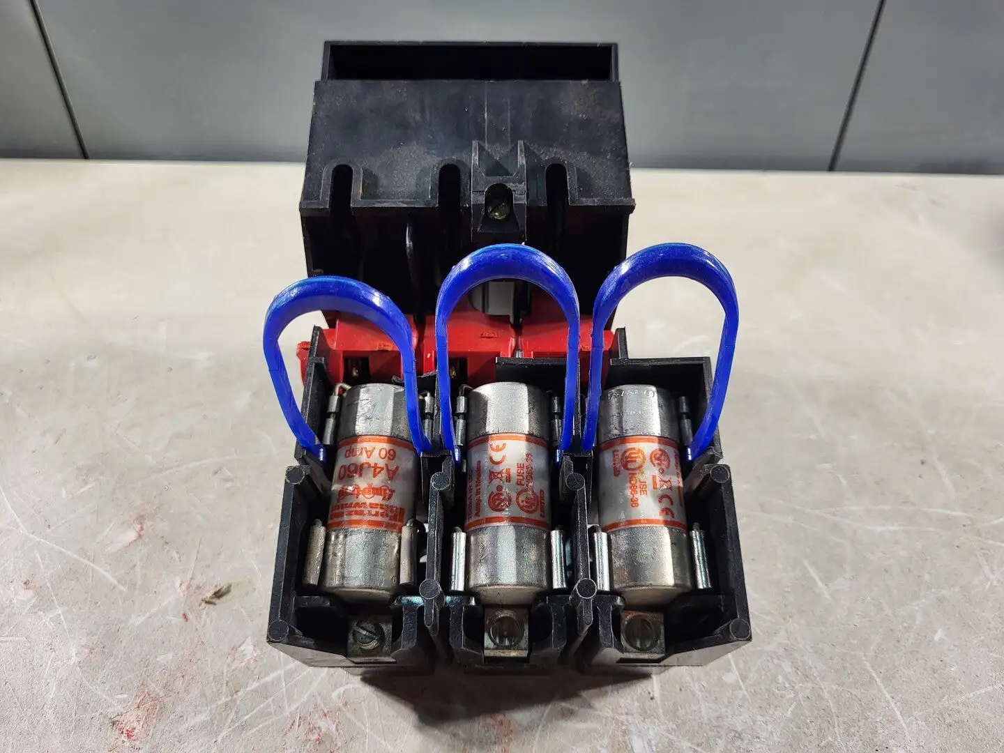 Disconnect Switch w/ 3 Times 60 Amp Fuse A4J60