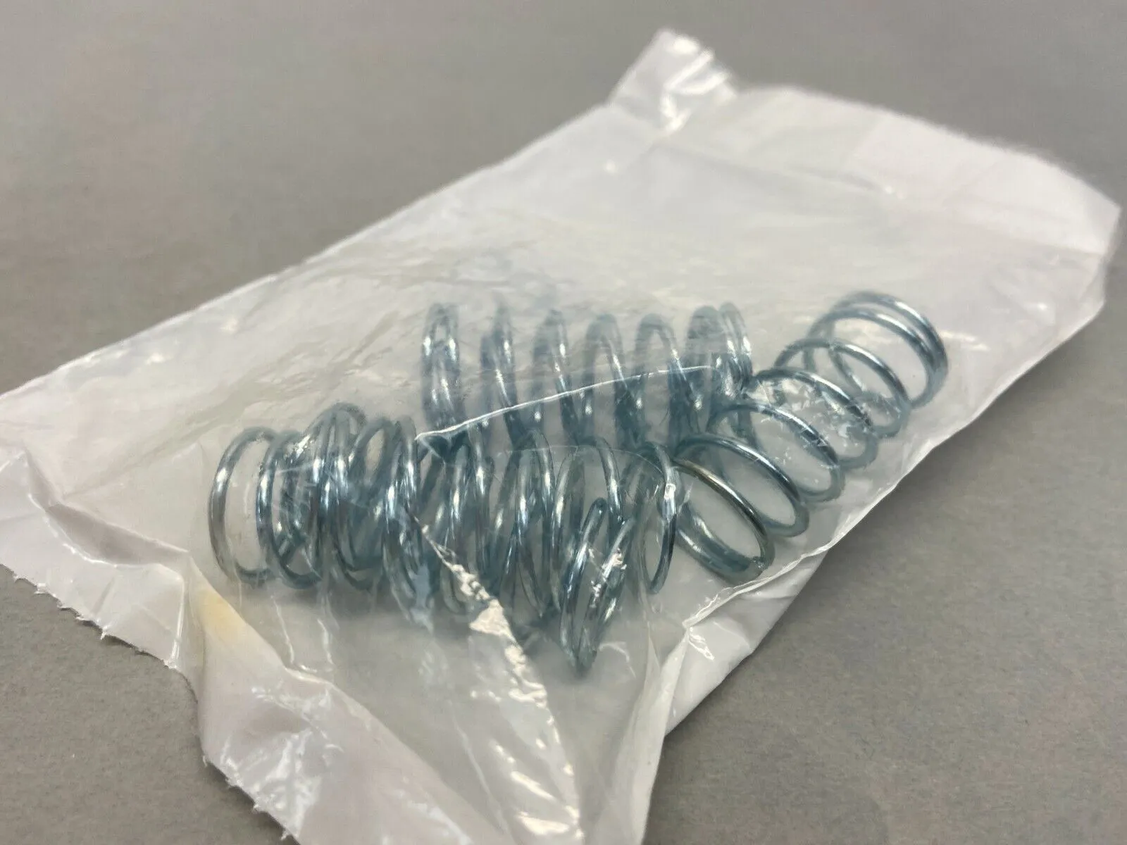 C24-062-048 | Jones Spring Co  Compression Spring 1.5" Free Length PKG OF 6 - New