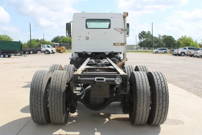 Used 2019 VOLVO VHD104B200 Cab Chassis trucks Texas US | Roll Off Truck World #1492007
