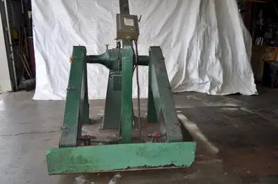 5 HP BUFFING / POLSIHING LATHE WITH IDLE PULLY STANDS