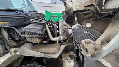 2013 International 4300 flat deck truck w/ Air Brakes