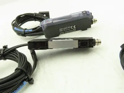 Keyence FS-V31C Fiber Optic Sensor 24V Various Cable Lengths Included Lot of 7