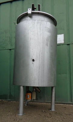 700 L S/S Jacketed Enclosed Mixer Tank
